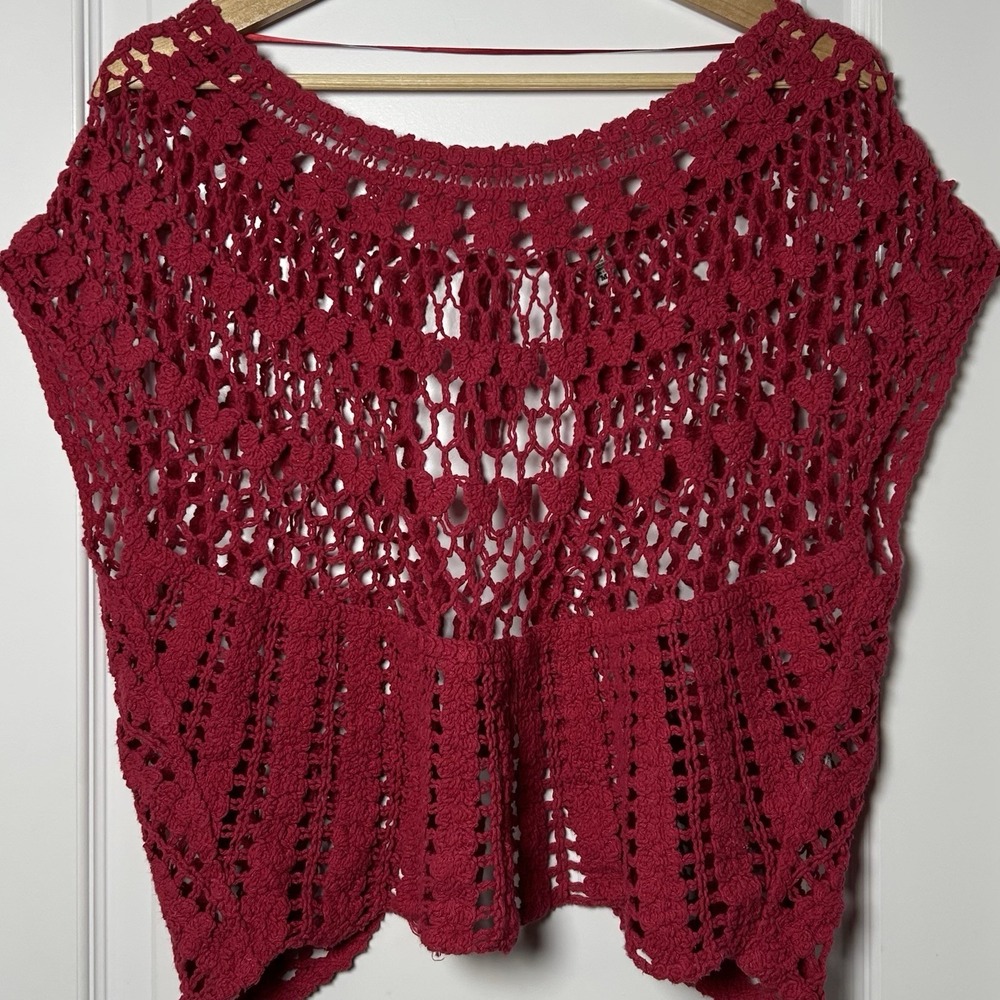 Ecote Urban Outfitters 100% Cotton Raspberry Open Knit Crochet Tassel‎ Tie Top